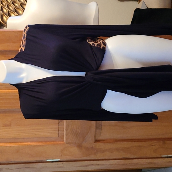 Black Sleeved Leopard Print Shrug - Picture 4 of 5